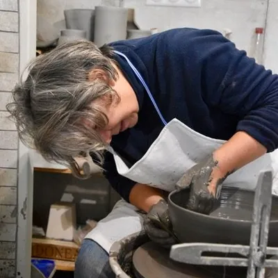 Atelier Terres de Couleurs — vue 2, activité à Charroux (Puy-de-Dôme)
