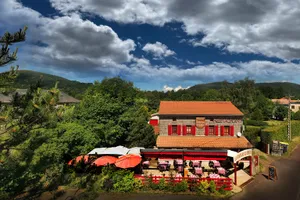 L'Auberge de la Fontaine du Berger — vue 2, restaurant à Orcines (Puy-de-Dôme)