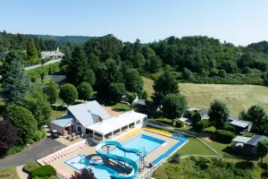 Camping Paradis l'Europe — vue 1, hébergement à Murol (Puy-de-Dôme)