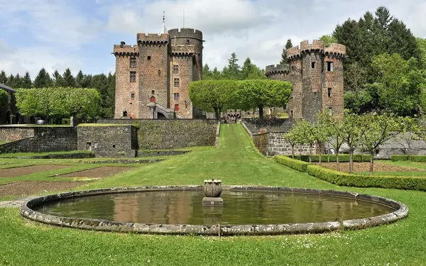 Château Dauphin, activité à Pontgibaud
