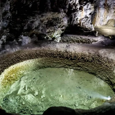 Les Grottes du Cornadore — vue 2, activité à Saint-Nectaire (Puy-de-Dôme)