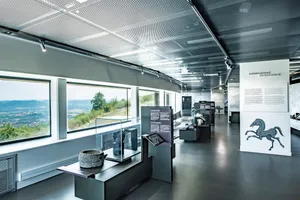 Musée de Gergovie — vue 3, activité à La Roche-Blanche (Puy-de-Dôme)
