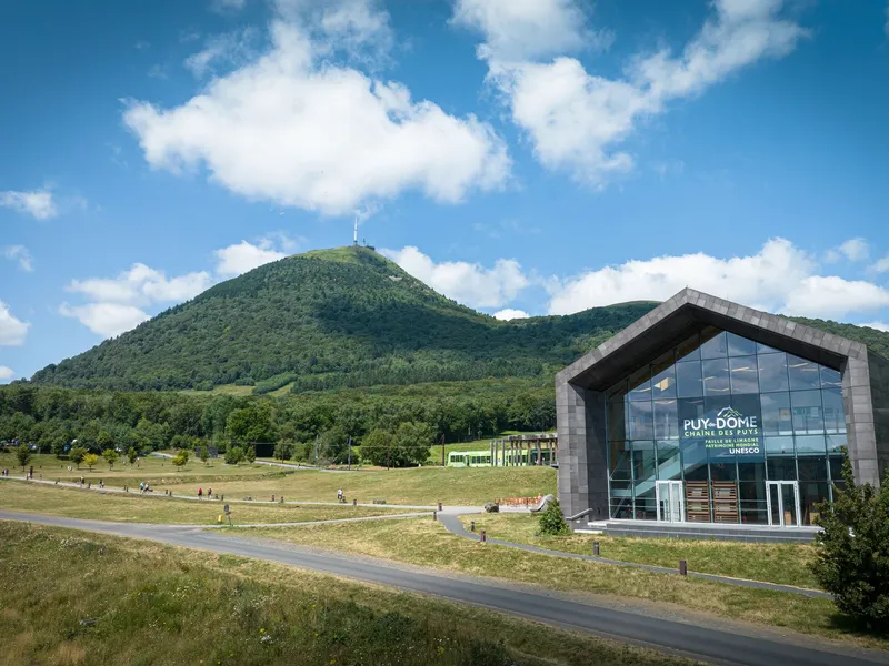 Panoramique des Dômes, activité à Orcines dans le Puy-de-Dôme