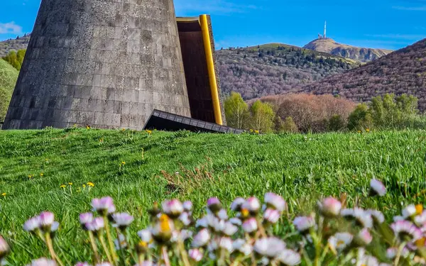 Vulcania, activité à Saint-Ours-les-Roches