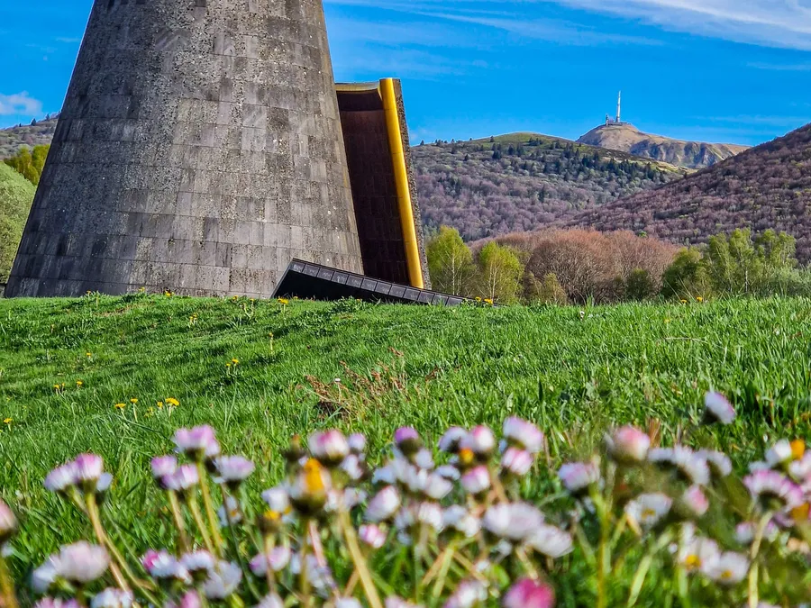 Vulcania, activité à Saint-Ours-les-Roches dans le Puy-de-Dôme